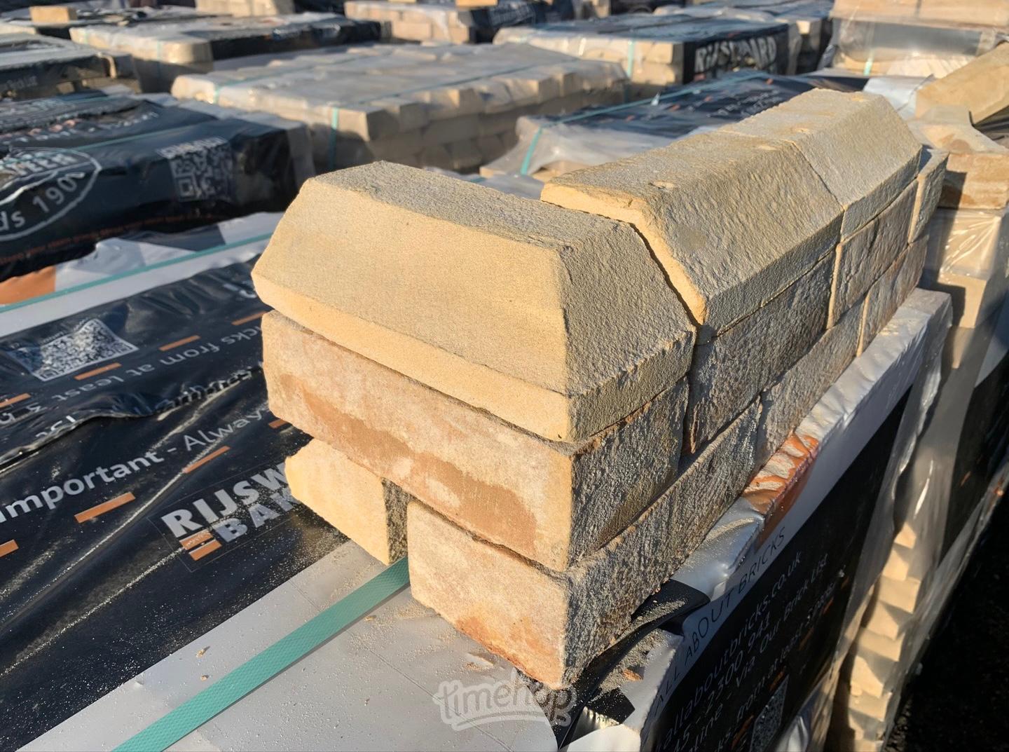 Buff Stock PL3.2 Plinth Stretcher + Corners